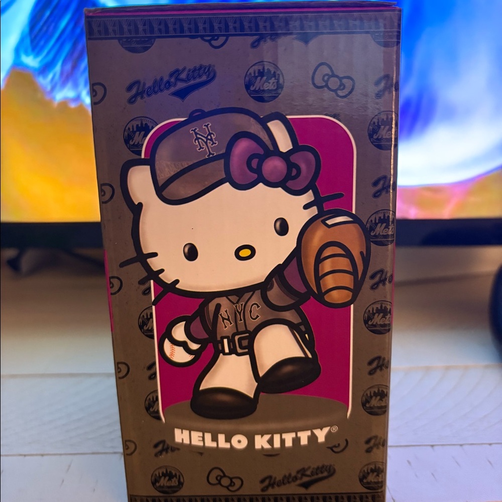 Hello kitty 2025 Mets Bobblehead - Picture 2 of 6